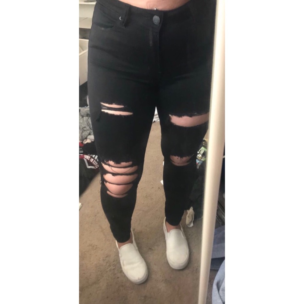 Distressed jeans size 5